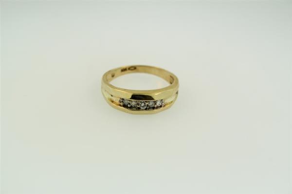 Gent’s Gold-Diamond Wedding Band 5 Diamonds .25 Carat T.W. 10K Yellow Gold 4g