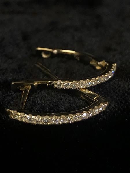 Gold-Diamond Earrings 26 Diamonds .26 Carat T.W. 14K Yellow Gold 2.5g