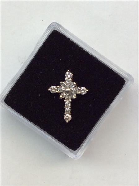10KYG 0.8G 14DIAS .46CTW CROSS pendant