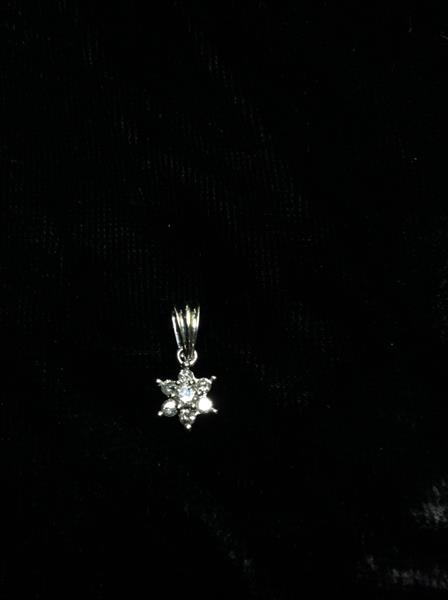 7 Diamonds .26 Carat T.W. 14K White Gold 1g