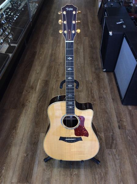 Taylor Guitars 810-CE