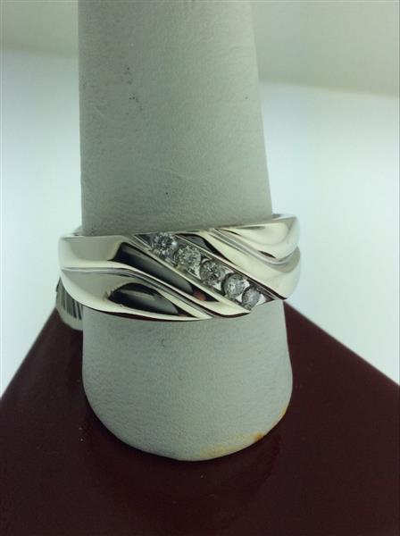 Gent’s Gold-Diamond Wedding Band 5 Diamonds .35 Carat T.W. 10K White Gold 8.6g