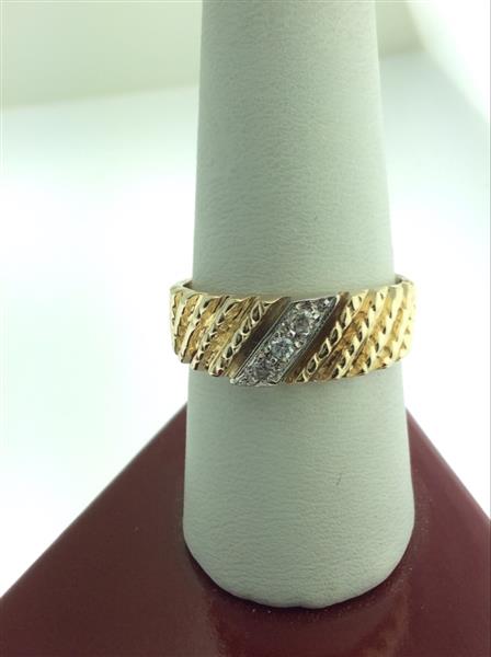 Gent’s Gold-Diamond Wedding Band 3 Diamonds .09 Carat T.W. 14K Yellow Gold 5.5g