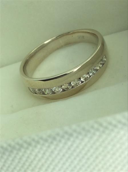Gent’s Gold-Diamond Wedding Band 10 Diamonds .30 Carat T.W. 14K White Gold 4.4g