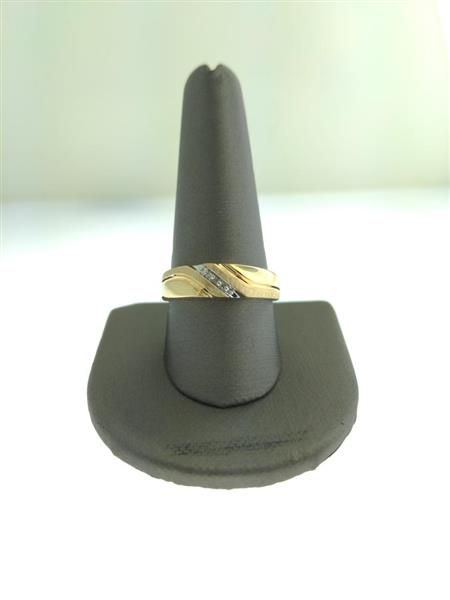 Gent’s Gold-Diamond Wedding Band 3 Diamonds .03 Carat T.W. 10K Yellow Gold 2.7g