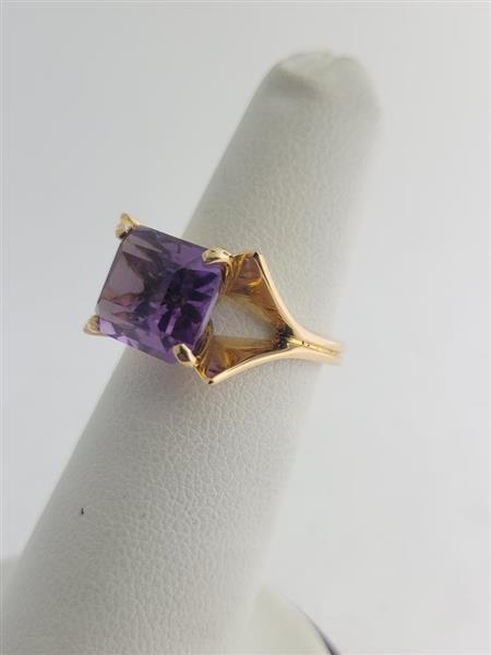 Amethyst Lady’s Stone Ring 18K Yellow Gold 4.8g