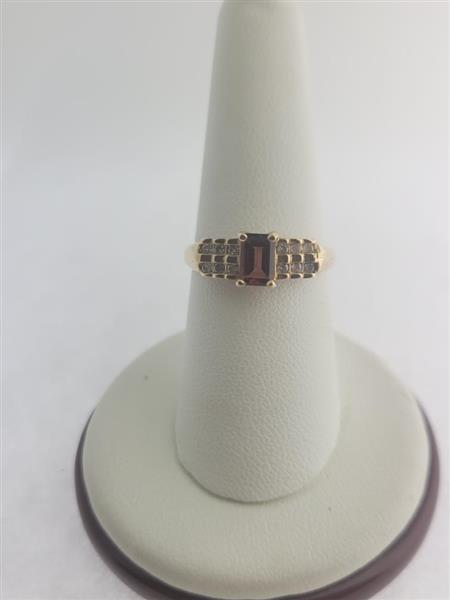 Almandine Garnet Lady’s Stone & Diamond Ring 12 Diamonds .24 Carat T.W.