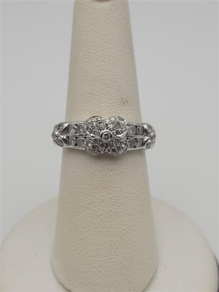 Lady’s Diamond Fashion Ring 42 Diamonds 1.08 Carat T.W. 14K White Gold 3.8g