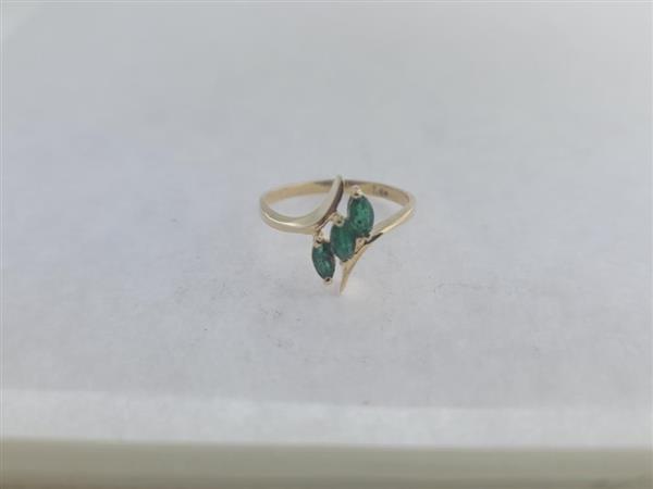 Emerald Lady’s Stone Ring 14K Yellow Gold 1.8g Size:6