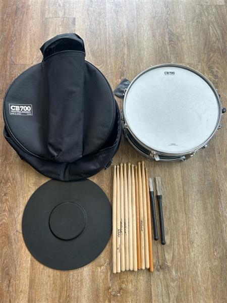 Kaman Music Corporation CB700