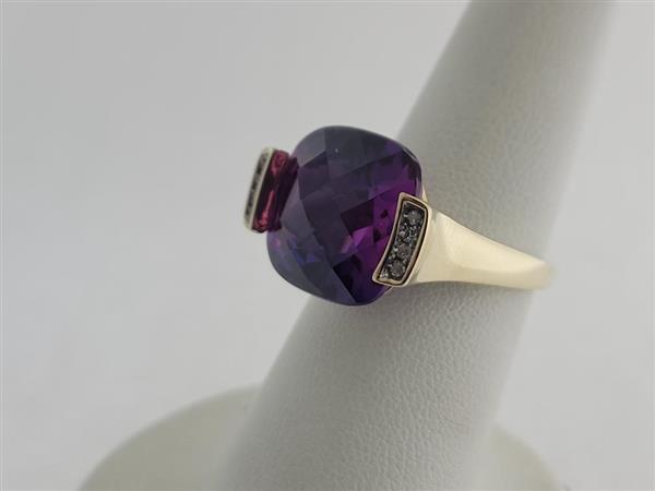 Amethyst Lady’s Stone & Diamond Ring 8 Diamonds .16 Carat T.W. 14K Yellow Gold