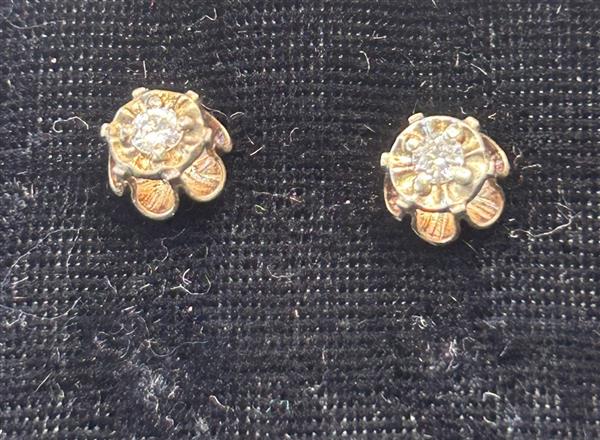 Gold-Diamond Earrings 2 Diamonds .20 Carat T.W. 14K Yellow Gold 1.4g